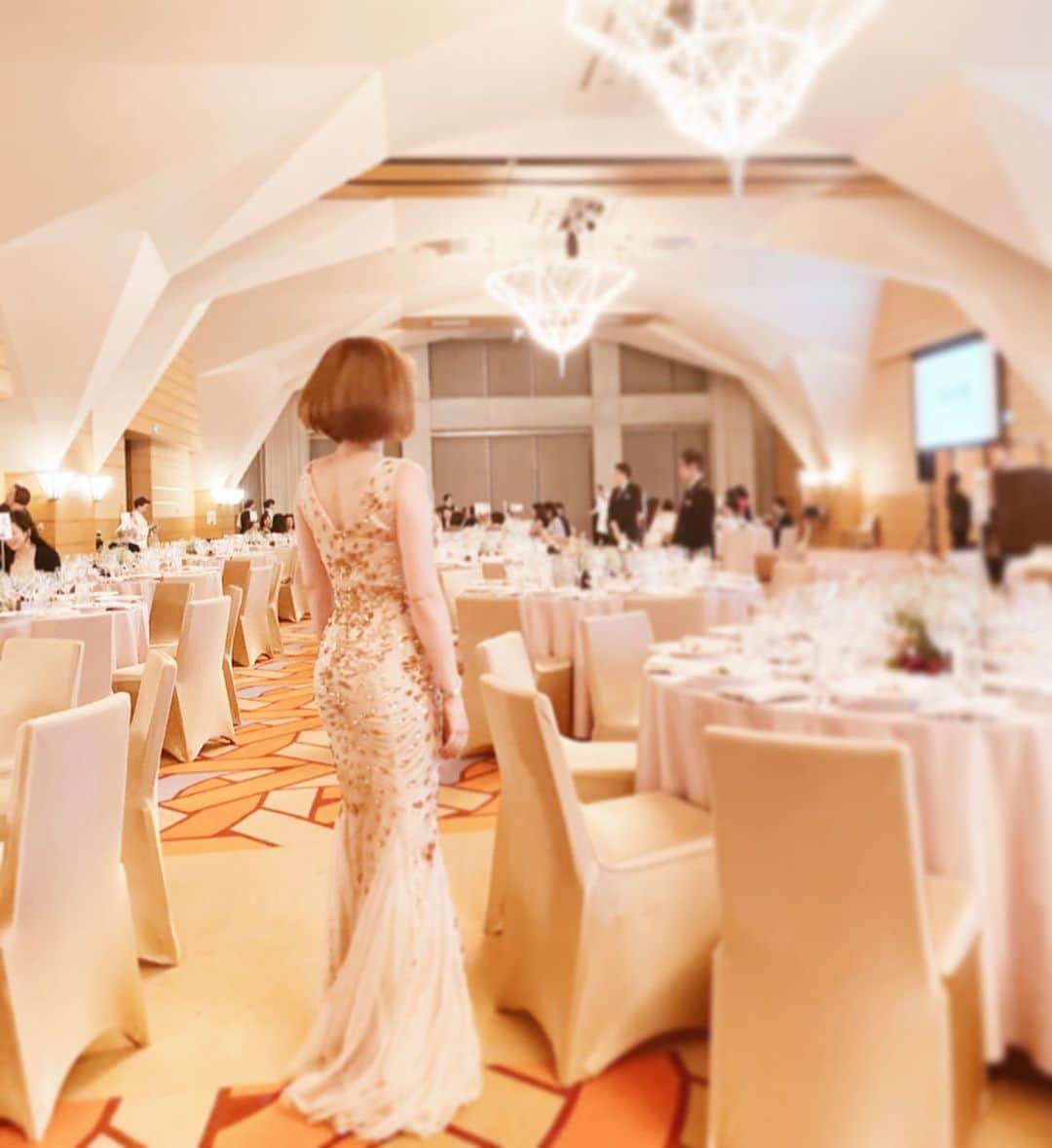 shihoのインスタグラム：「💎💋💎💋💎💋 . . やっぱり女子って最高💋 . . . dressきて高いヒールはいたら とんでもなくウキウキした💃🏼 . . . . #party#dress#makeup #dressup #mermaiddress」