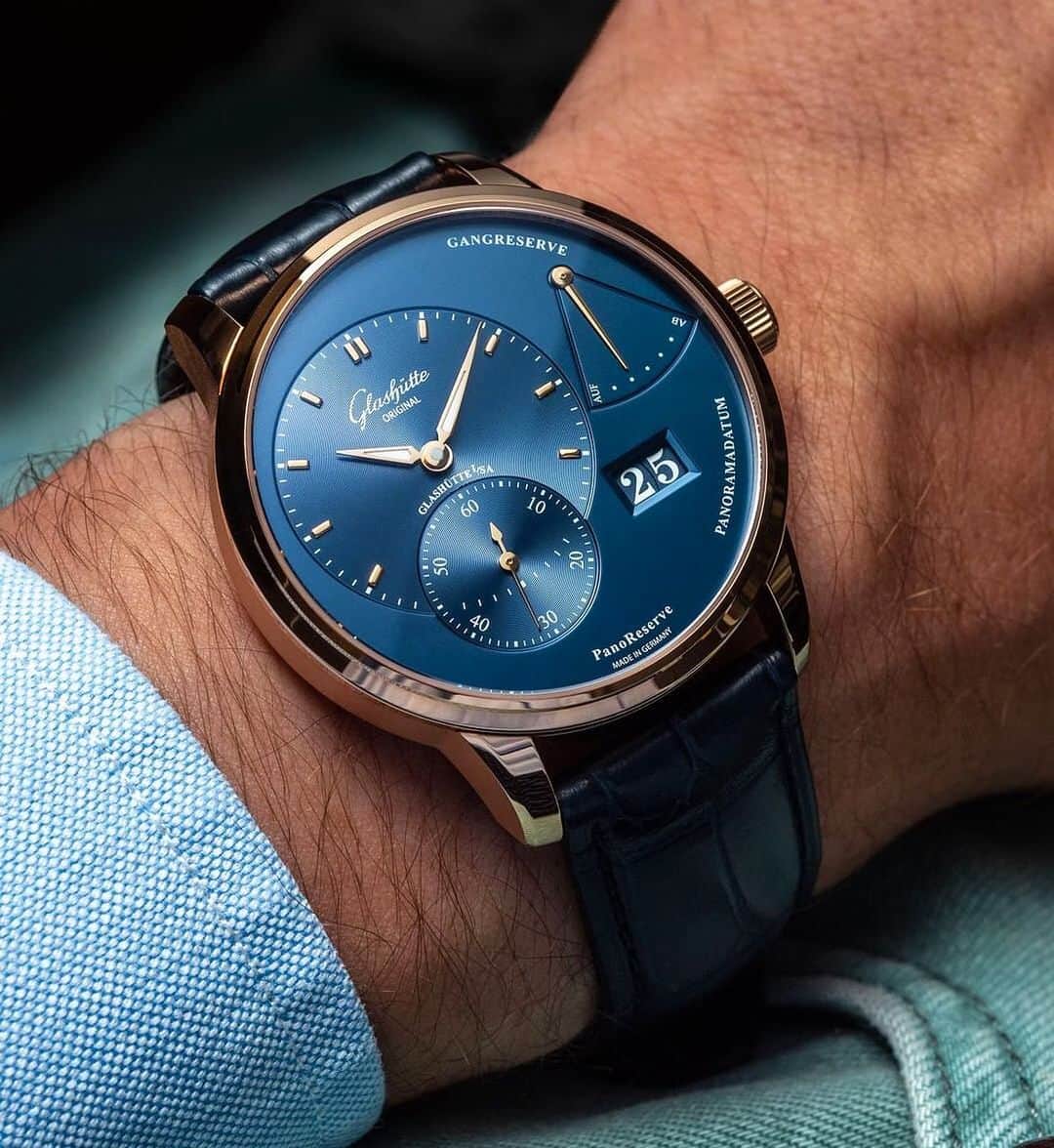 Daily Watchさんのインスタグラム写真 - (Daily WatchInstagram)「The 2019 PanoReserve from @GlashuetteOriginal in 18ct red gold with stunning galvanic blue dial #GlashütteOriginal」12月20日 21時12分 - dailywatch