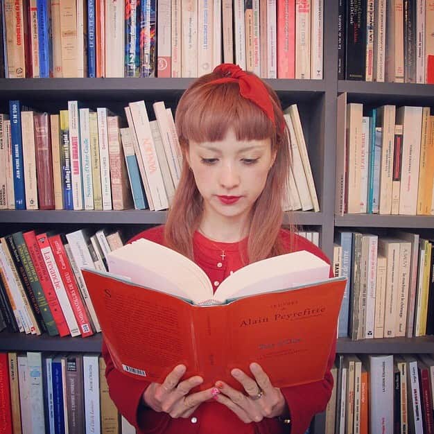 のインスタグラム：「明日のお昼前後は、私もS for Shoko東麻布ショップに行く予定です！明日が年内の最終営業日。ぜひお気軽にお立ち寄り下さい📕✨春夏コレクション【ウェブ受注】は明日朝8時が締め切りです！→ @SforShoko」