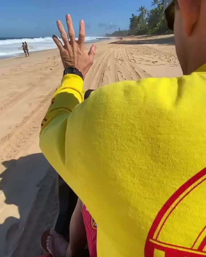 のインスタグラム：「always on the watch 💪💪💪@northshorelifeguardassociation || #RVCAloha || #rvcasport」