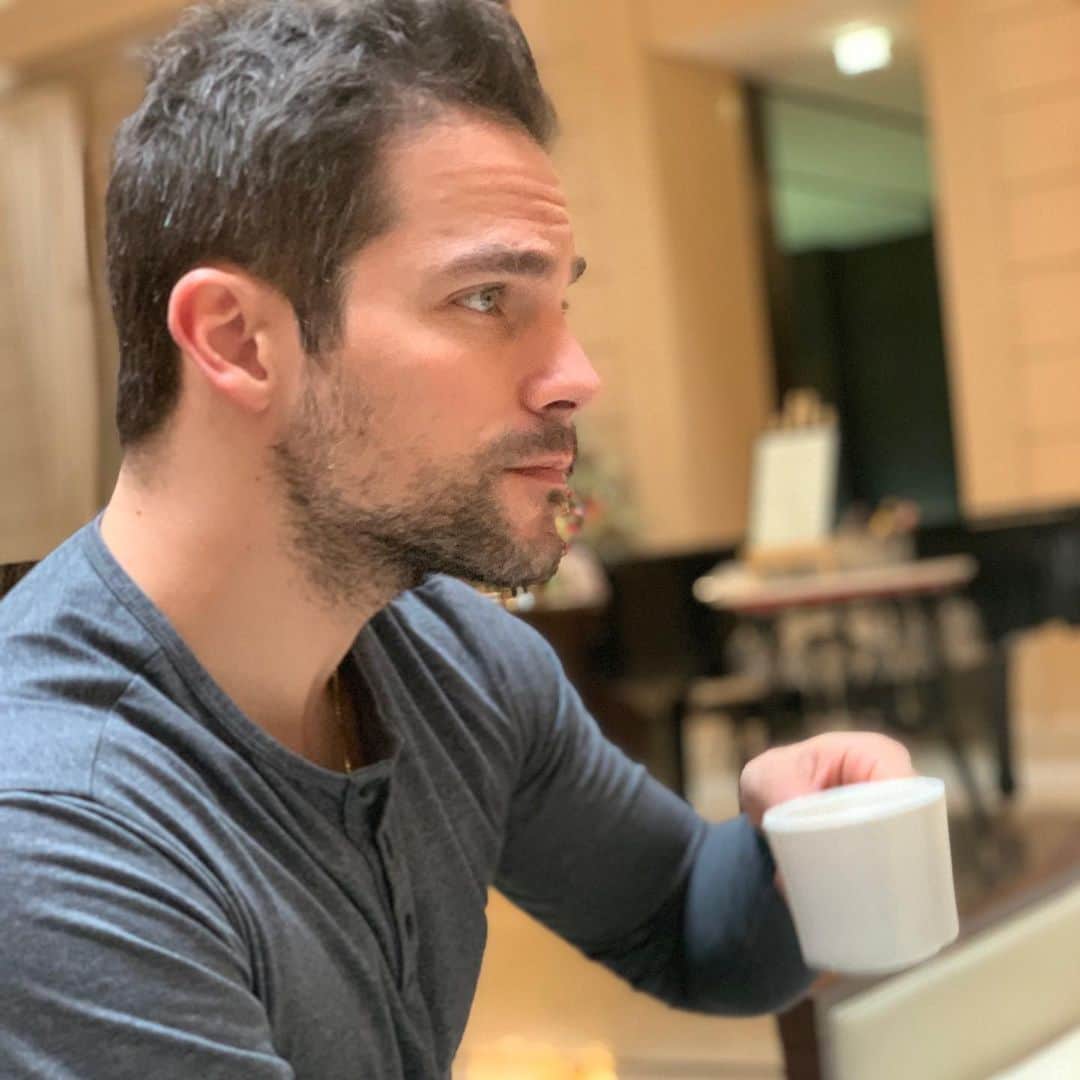 ブラント・ドーハティのインスタグラム：「We had a time in Vienna. I fell in love with this city. Big thanks to @kempinskivienna for tea and the lovely room 😍 @viennatouristboard #viennanow」