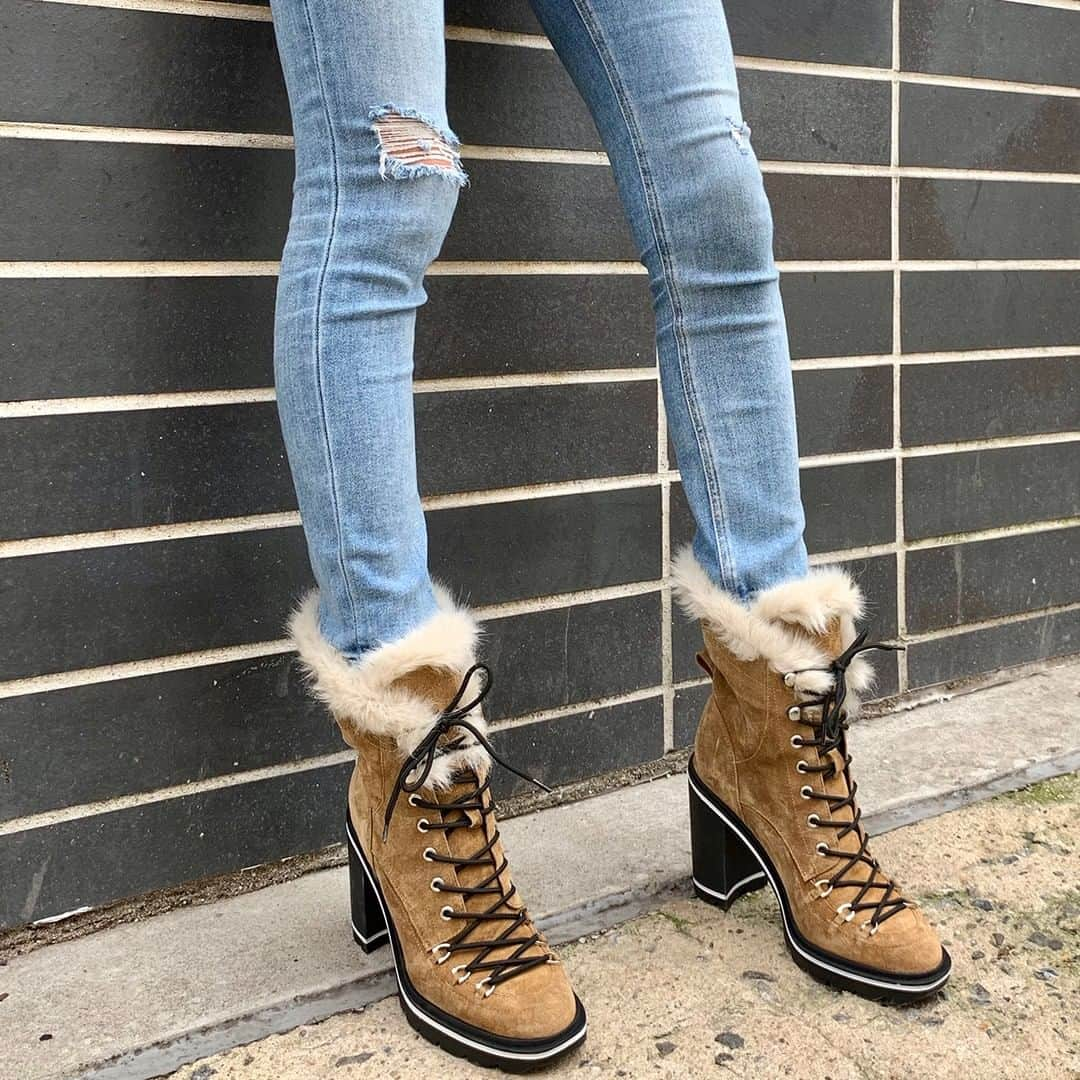 シガーソンモリソンのインスタグラム：「Sport luxe hiker [Shoe: Odelia] #SigersonMorrison // @zappos」