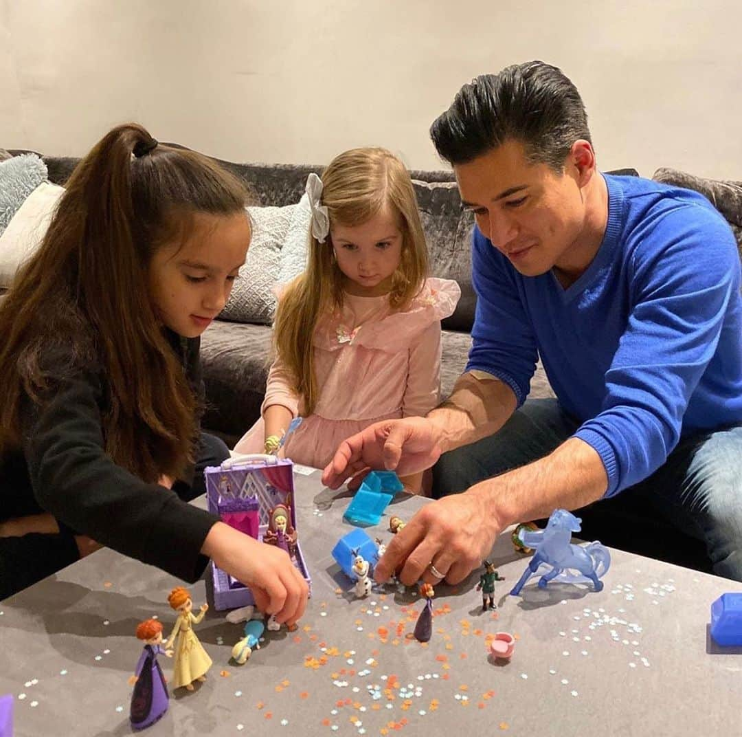 Hasbroさんのインスタグラム写真 - (HasbroInstagram)「#Repost @mariolopez: #ad Gigi & her friends are huge fans of Disney Frozen 2, so they're loving this new @disneyfrozen 2 Pop Adventures playset from @hasbro. They even let me join in on some of the fun! #FrozenFanFest #Frozen2」12月21日 6時47分 - hasbro