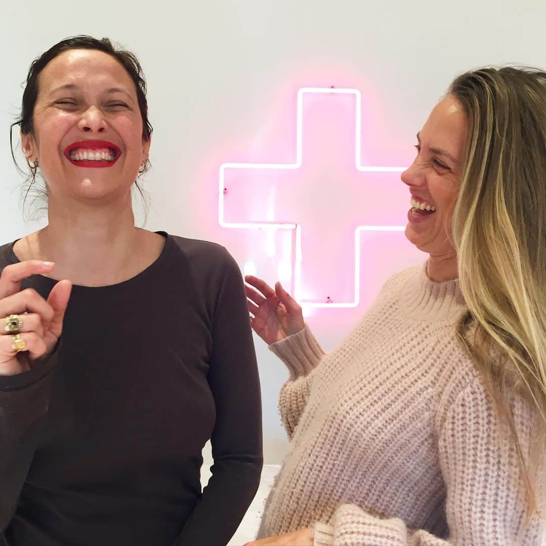 レイラニ・ビショップのインスタグラム：「Friday ♥️ Such a treat to have @natane and her mom @nianfish walk through my door today..having know each other since we were teenagers, I was quickly reminded of the nectar that one shares with those that have known us longest ..love you and so excited for everything you have created and are launching in the New Year 🙌🏽💖 Stay tuned folks as she has some goodies she is unveiling 💝💝💝」