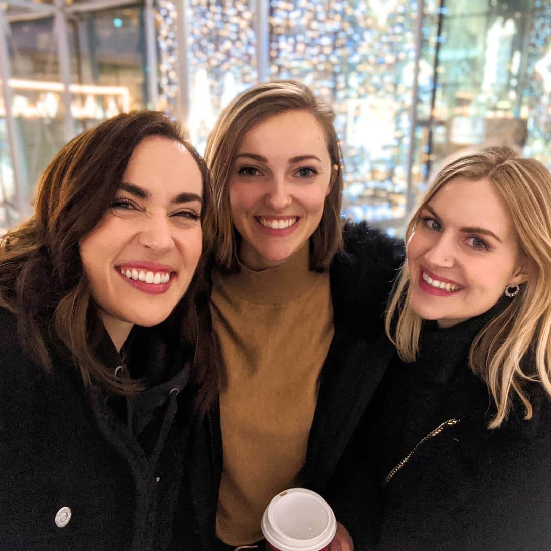 Rose Dixさんのインスタグラム写真 - (Rose DixInstagram)「Had SUCH a lovely day with the famous one from Paige and Holly ❤️ No but for real, @paigeh0ward YOU WERE MISSED!」12月21日 7時17分 - roseellendix
