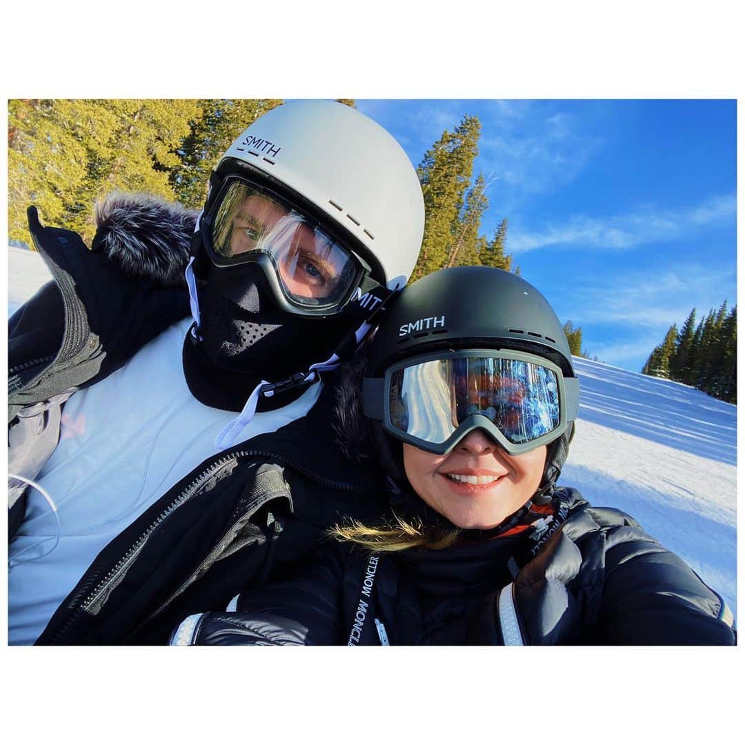 サーシャ・ピーターズのインスタグラム：「Super cute until I sprained my ankle 💁🏼‍♀️」