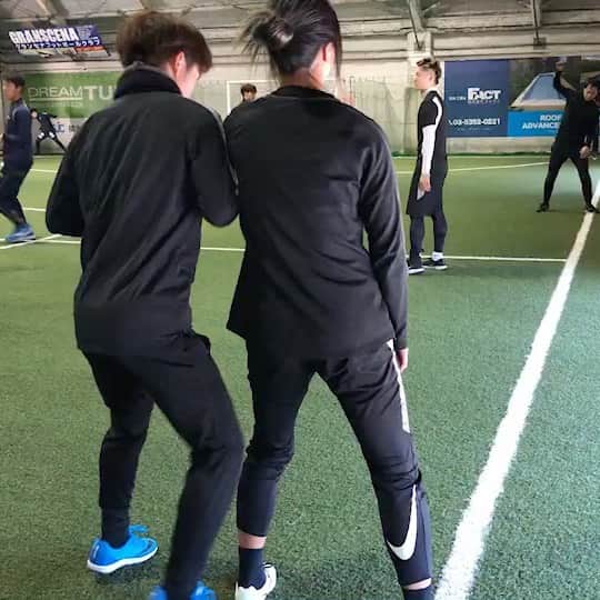 大儀見優季のインスタグラム：「Joined a camp for pro soccer players camp hosted by @jarta_international . . Lots of discoveries which I can’t do now, means lots of possibilities to grow up! And had good time for learning each other! .thanks everyone! . .  JARTA サッカー選手自主トレキャンプ2019に参加させて頂きました。 新しいことをやって、できないことがまた見つかって、楽しかったです。まだまだ伸びしろ沢山あるなぁという実感！最高。 . . #Jarta #身体操作 #意識を飛ばす #龍のイメージ  #上半身 #回せ回せ腕回せ #たまにタイミングわからなくなって見た目ダサくなる  #それもまた伸びしろ」