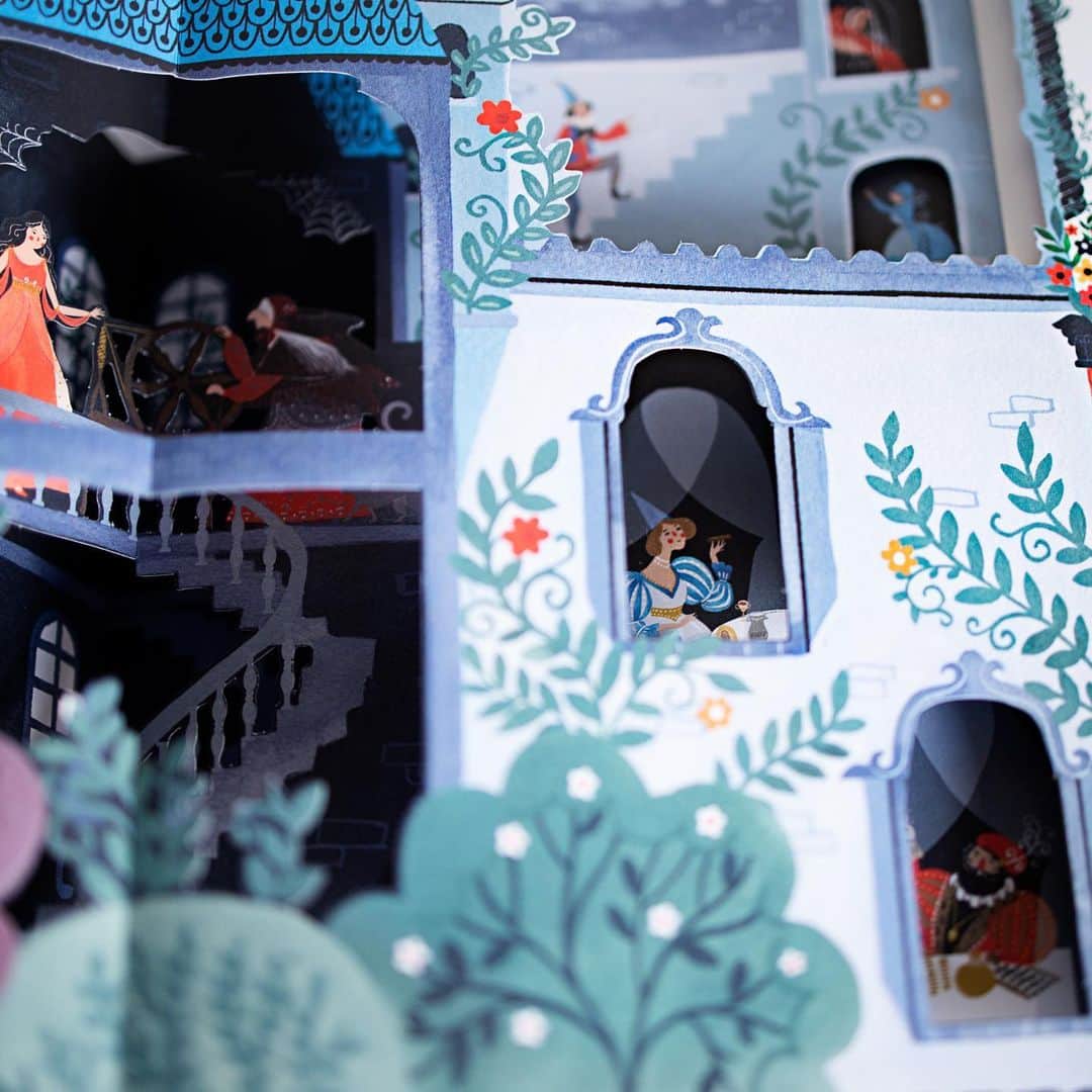 Dinara Mirtalipovaさんのインスタグラム写真 - (Dinara MirtalipovaInstagram)「Oh! Look what came in the mail!!! It’s the advance copy of my latest book that I illustrated “Sleeping Beauty”, published by @templarpublishing 🌿 #templarpublishing #mirdinara #dinaramirtalipova #fairytale #sleepingbeauty」12月21日 8時02分 - mirdinara