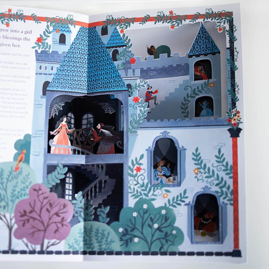 Dinara Mirtalipovaさんのインスタグラム写真 - (Dinara MirtalipovaInstagram)「Oh! Look what came in the mail!!! It’s the advance copy of my latest book that I illustrated “Sleeping Beauty”, published by @templarpublishing 🌿 #templarpublishing #mirdinara #dinaramirtalipova #fairytale #sleepingbeauty」12月21日 8時02分 - mirdinara