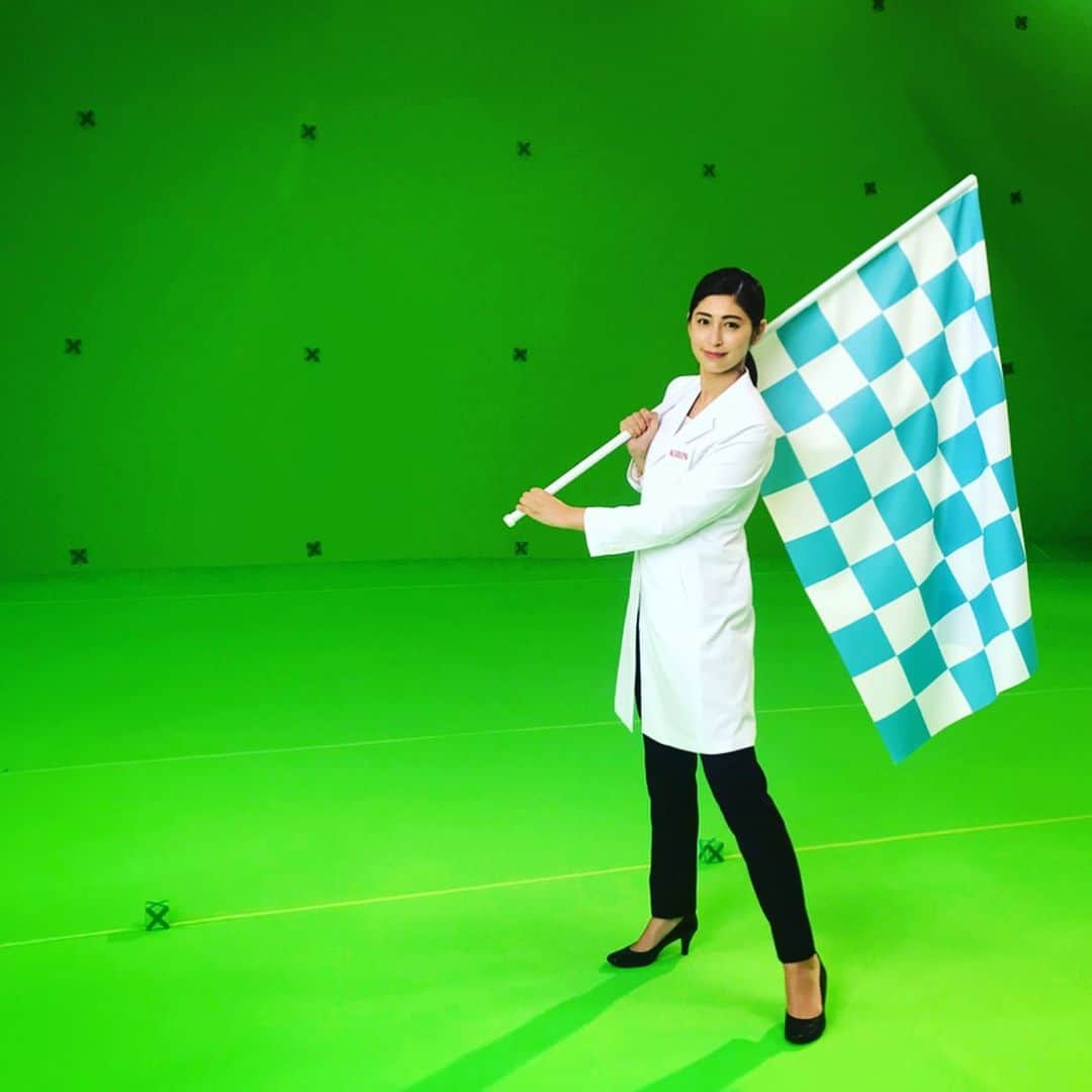 長谷部瞳のインスタグラム：「・ TVCMが始まりました！  仕事でも娘の園でも 体調を崩している方がチラホラ。  免疫力を高めて、冬を乗り越えましょう！  https://youtu.be/tnZ1LtXvSb8  #キリンのプラズマ乳酸菌　 #KIRIN  #cm撮影  #グリーンバック撮影」