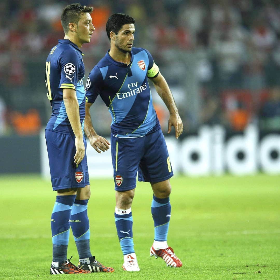 メスト・エジルのインスタグラム：「Welcome back to the @Arsenal family! 🙌🏼⚽️ @mikelarteta #M1Ö #YaGunnersYa」