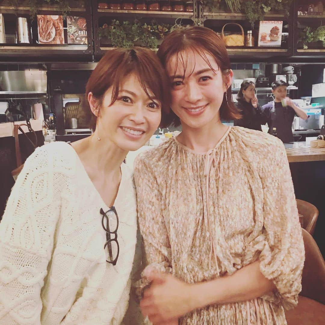 畑野ひろ子のインスタグラム：「昨夜は、 @story_love40 の忘年会へ。 今年、STORYの仲間入りさせていただきまた。JJの頃にお世話になっていた編集スタッフの方々とまた、こうやってお仕事させていただける事にも感謝です。来年も気持ち新たに頑張りますのでよろしくお願いします😊」