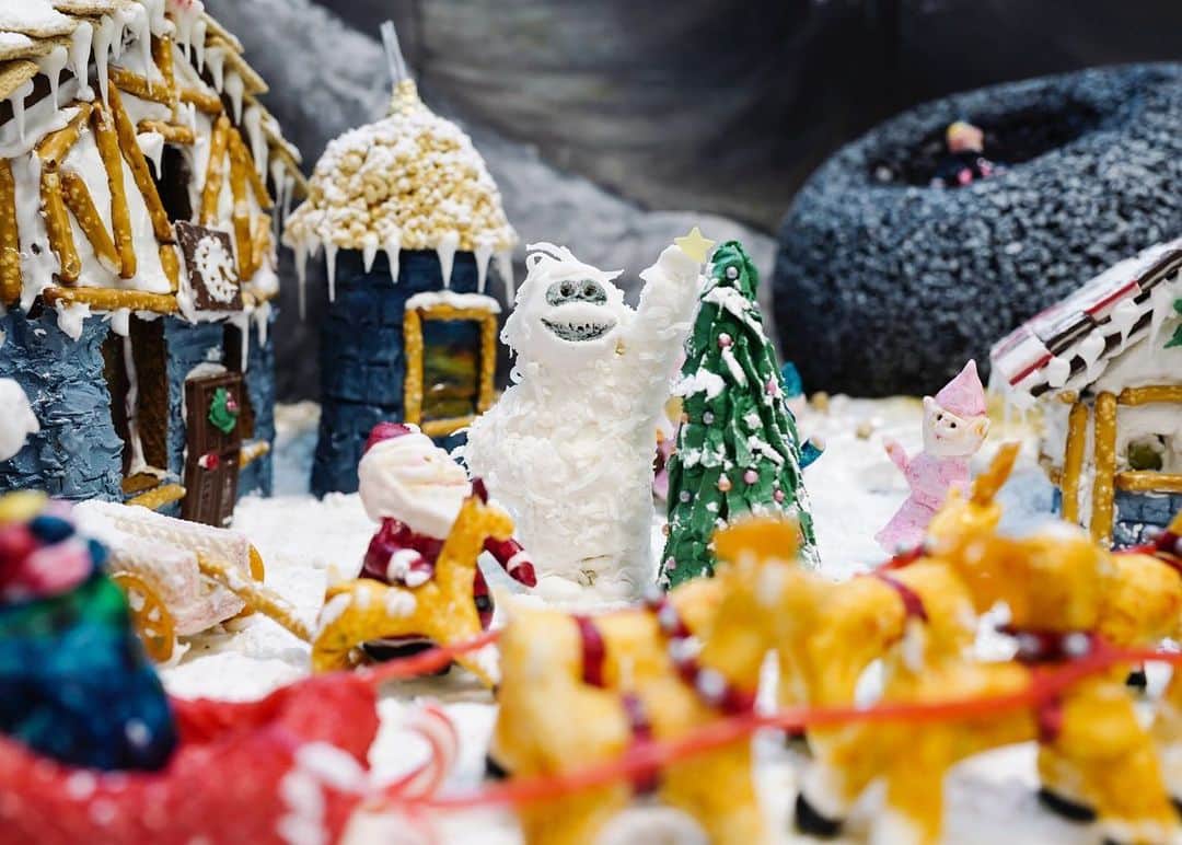 CIAさんのインスタグラム写真 - (CIAInstagram)「CIA officers demonstrated their resourcefulness and creativity with their entries in this year's Gingerbread House contest!」12月20日 23時38分 - cia