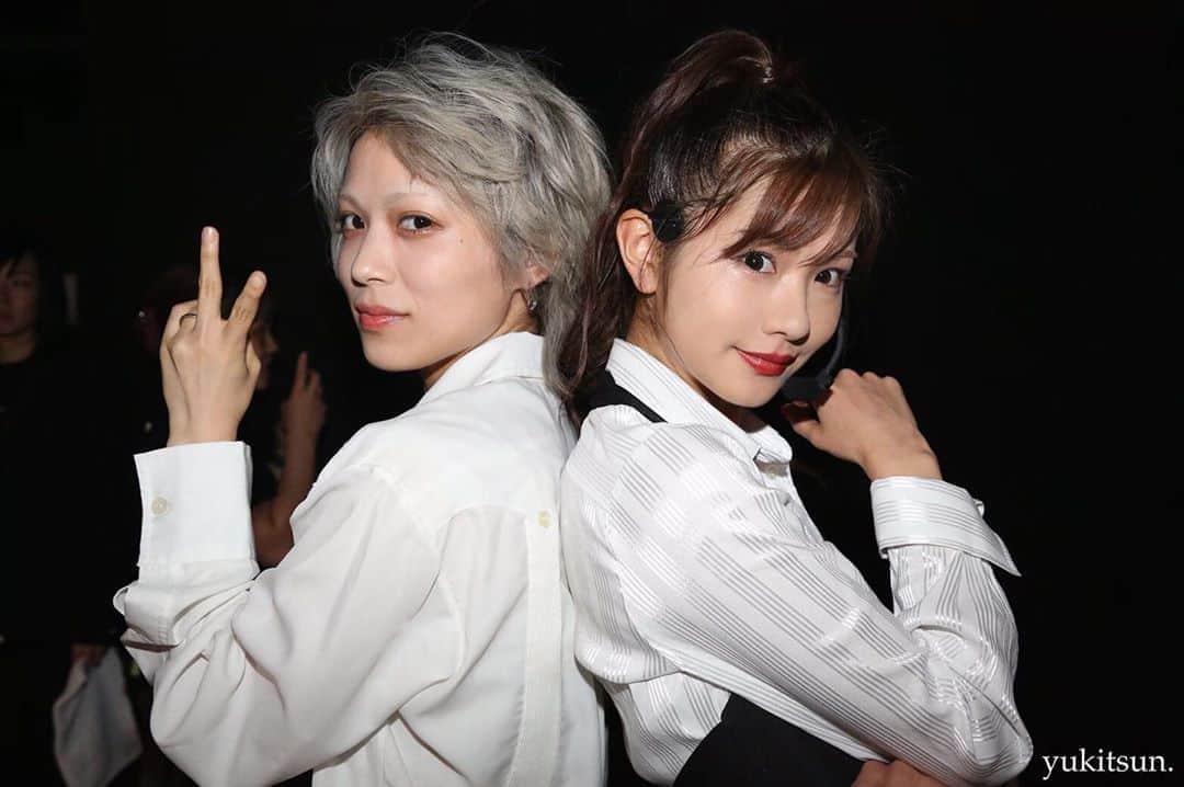 谷川愛梨のインスタグラム：「: 〜百合劇場 完結編〜 を 脚本・演出させて頂きました📘 木下百花プレゼンツで始まった あの！有名な！百合劇場😏！ 自分が卒業する時、絶対 百花に来てほしいって思ってたから 叶って嬉しかった🤝✨ 百花来てくれてありがとう☺️ 会いたかったよ、愛してる♥️ #谷川愛梨卒業コンサート #ゆきつんカメラ」