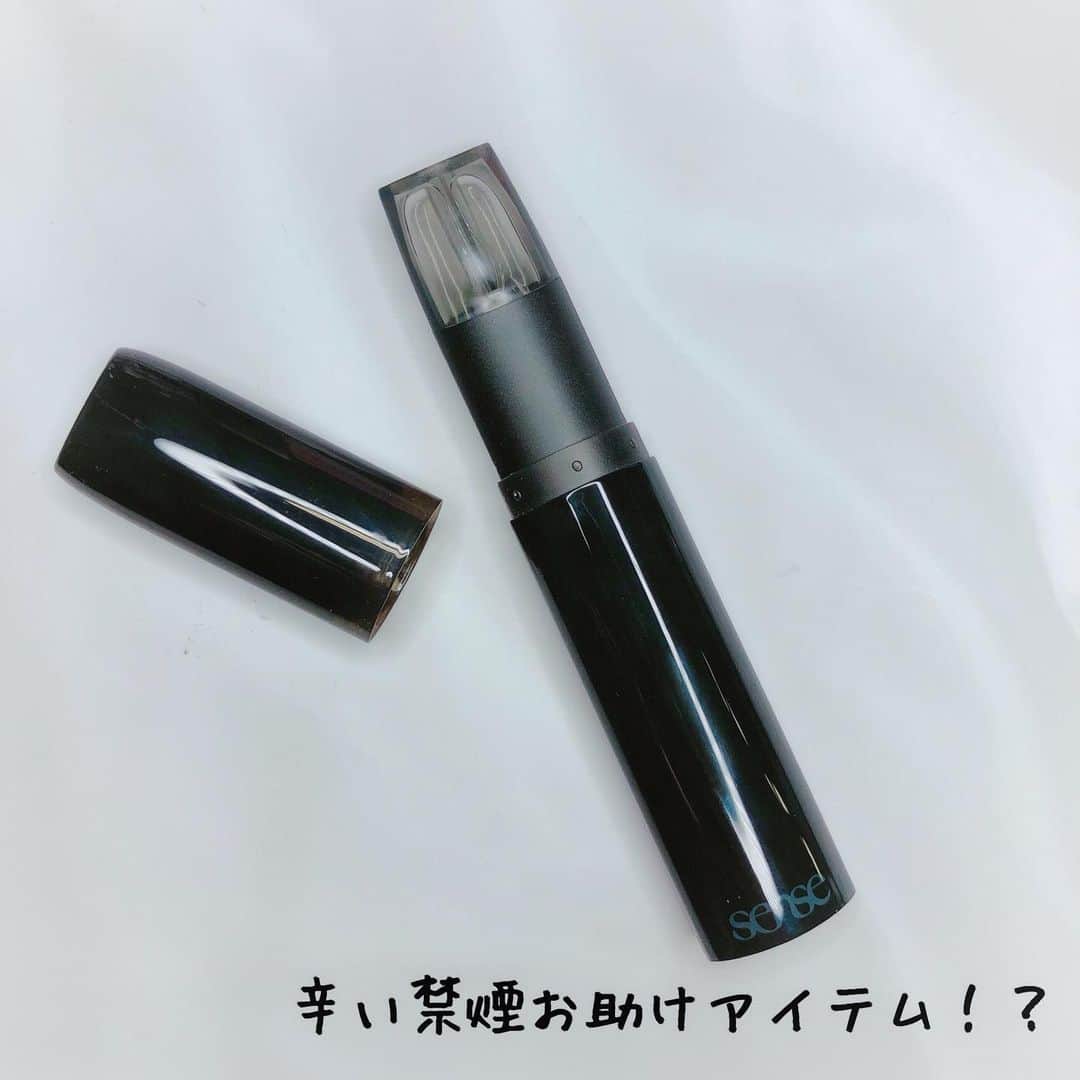 小西さやかのインスタグラム：「〈辛い禁煙お助けアイテム！？〉 本日はVITABON Senseのレセプションパーティーへ小西の代理でアシスタントうこん @ucon3 が参加してまいりました。  私はタバコを吸わないのですが 女性で愛煙家の場合、美容や健康 妊活に妊娠など禁煙を決意する場面も多いいのでは？  しかし禁煙は辛く難しいとお聞きします。  そんな時に禁煙補助アイテムとして、ヴィタボンセンスを活用してみるのはどうでしょうか！？ ミント、ブルーベリー、マンゴー３つのフレーバーが選べます。  ニコチンとタールは0なのに吸い心地は、普段タバコを吸わない人が吸うとちょっとむせてしまうくらい、ガツンとしたものでした。  愛煙家の方もきっと満足できるはずです！ .  #VITABON #VITABONJP #SENSE #SENSELIFE #先入観 #PR #記事広告 #禁煙補助 #ミント #ブルベリー #マンゴー #愛煙家 #レセプション #パーテイー #妊婦 #禁煙」