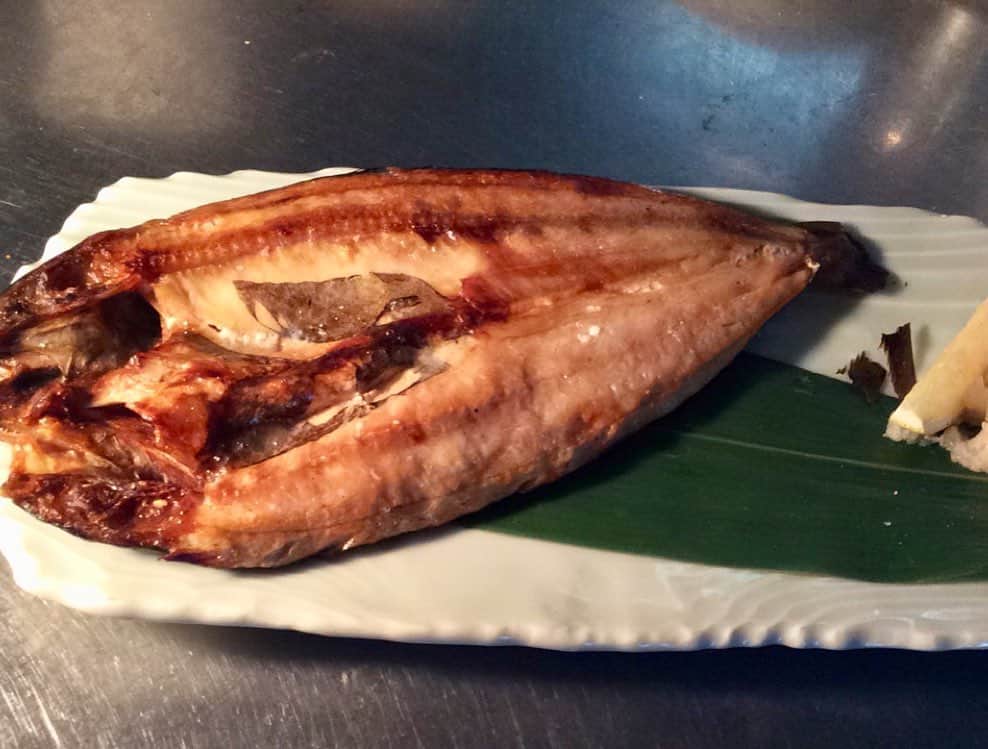 のインスタグラム：「ホッケの開きです。 油たっぷりで美味しいです。 #九州うまか #梅田 #大阪 #大阪居酒屋 #東通り #九州料理 #自然薯 #もつ鍋 #石焼もつ鍋 #Osaka #日本酒 #日本酒女子 # 日本酒好き集合」