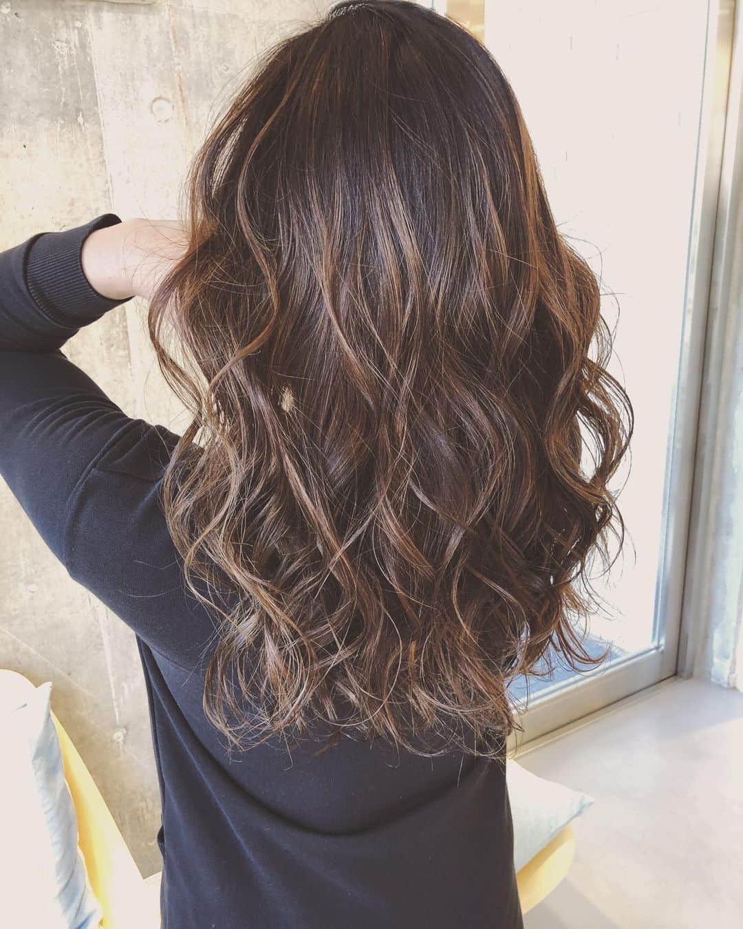木村真野のインスタグラム：「カラーの天才😍✨❤️ やーまんありがとう😍✨❤️ @yahman4513  @theglobes_omotesando  #haircolor #hair #color #happy #theglobes #omotesando #tokyo #maya #thankyou #ザグローブス　#表参道　#ヘアカラー」