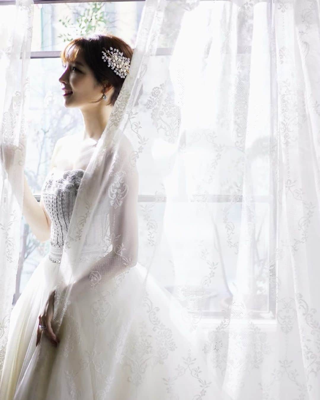 森下悠里さんのインスタグラム写真 - (森下悠里Instagram)「お気に入りの1枚💓 - #wedding #weddingdress #weddingphoto #myfavorite #korea #studio」12月20日 23時46分 - yuurimorishita