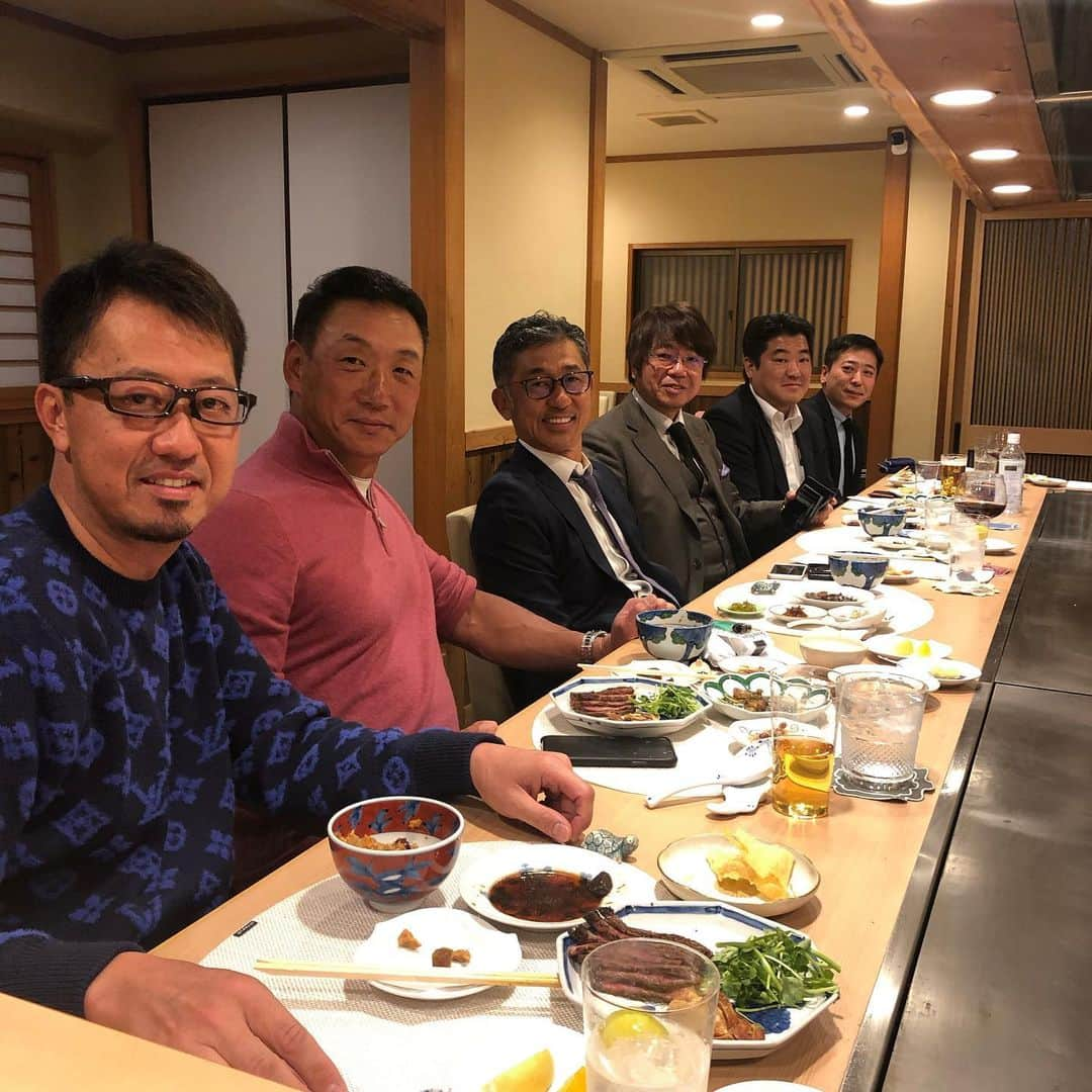 星野英正さんのインスタグラム写真 - (星野英正Instagram)「東北福祉大学の大先輩の兄貴こと金本知憲とのラウンド後食事会🍽 現役時代、監督時代の色々な面白話を聞けて🤣 また、ゴルフにも共通するいい話を聞けた🧐  現役引退から阪神監督を終え⚾️ ゴルフにどハマり中⛳️ よし‼️ これから金本先輩のゴルフ上達にお手伝いするか👍 しかしあたったら激飛び😵😵😵 #阪神タイガース#阪神タイガース元監督#金本知憲#兄貴#6」12月20日 23時49分 - hidemasa_hoshino