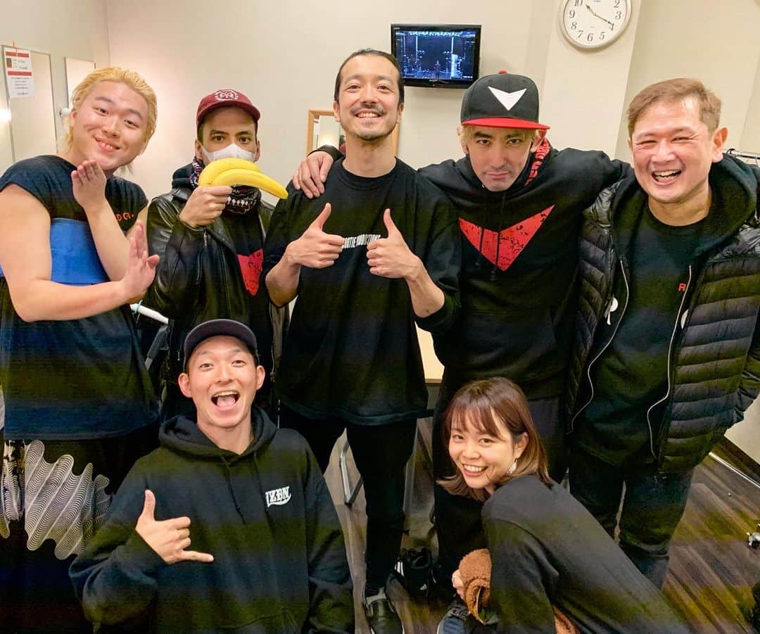 安床武士のインスタグラム：「with @redorca_official ⚡️ That was a super good gig!! 音楽の格好良さと楽しさ、このメンバーの面白さ(笑)を存分に味わえました！ 本当に格好良かった… @praise_jpn のミクスチャーも味わえて満足すぎる1日。 @nobuakikaneko_official さん、ありがとうございます！ #redorca #praise #LZBN #中学の時からあっくんは自分にとって1番のドラマー #これからもずっと #パブロさんよく見たらバナナ！？」