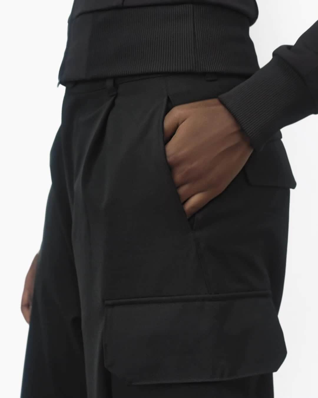 ワイスリーのインスタグラム：「Y-3 Classic Woven Cargo Pants. Spring/Summer 2020. --- #adidas #Y3 #YohjiYamamoto  Discover the collection at Y-3.com」