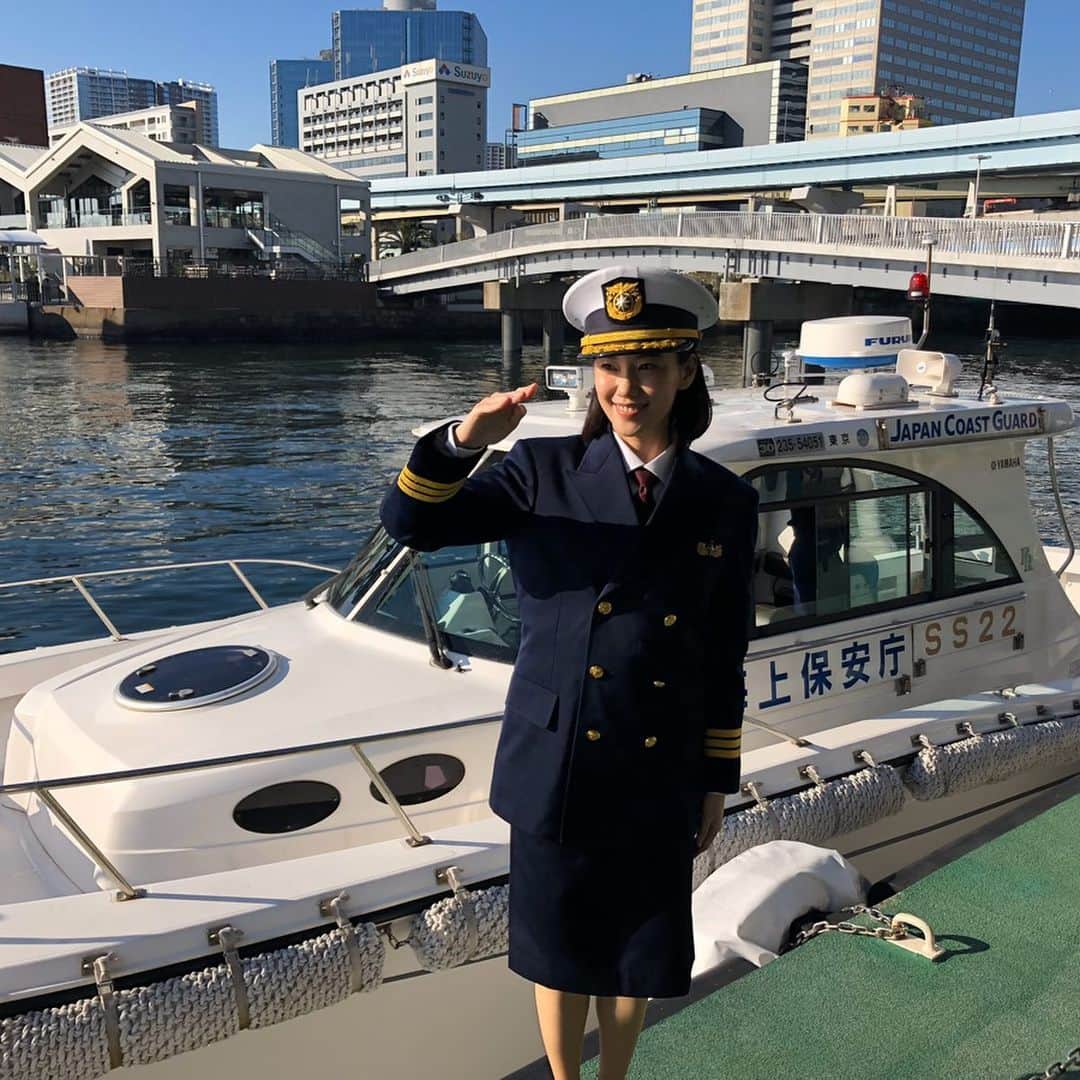 田中こなつさんのインスタグラム写真 - (田中こなつInstagram)「🌊🚢🚢🚢🚢🌊🚢⭐︎ 本日、東京海上保安部、1日海上保安官を務めさせて頂きました🚢 年末年始特別警戒という事で、東京港の安全点検と安全指導を行ってきました🌊🚢 #東京海上保安庁 #海上保安官 #海の安全を　#いつもありがとうございます #東京港 #1日海上保安官 #任命 #年末年始 #ボンベにサイン　#初めてでした」12月21日 0時10分 - konatsu_tanaka