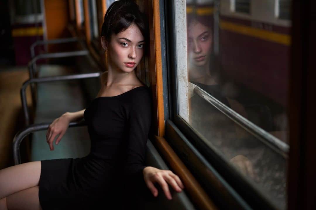 ライカさんのインスタグラム写真 - (ライカInstagram)「Portrait at the Bangkok Railway Station, taken by @kaisernchen with a #LeicaM10D.  #LeicaCamera #Leica #🔴📷 #Leicagram #TheLeicaLook #LeicaWorld #Leica_Club #LeicaSociety #LeicaPhoto #lfigallery #leicafotografieinternational」12月21日 0時15分 - leica_camera