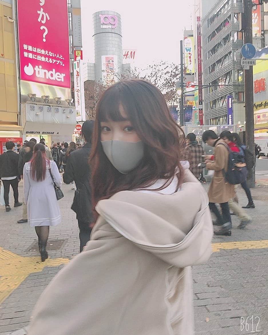 平野夢来（ゆぴぴ）のインスタグラム：「久しぶりにママとお買い物できて嬉しい顔😹 歩いてる時にままが後ろにいてくれるってすごい安心するのさ🤷‍♀️ 最近はめっちゃ怒っちゃって迷惑ばっかかけちゃってるけどいつも有難うございます🥦 ゆらはままちゃんがだいすきよ~⸜❤︎⸝」