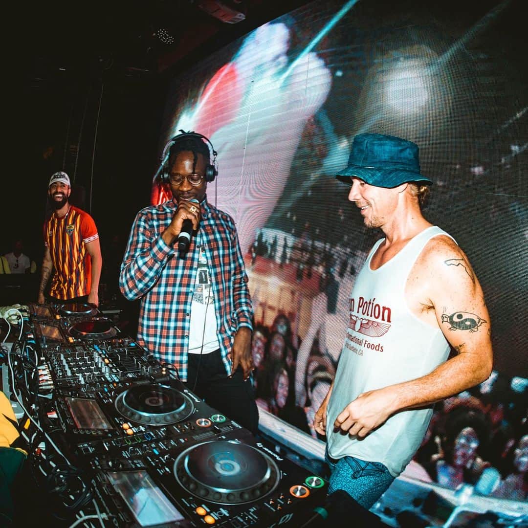 メジャー・レーザーのインスタグラム：「One for the books, nothing but love 🇬🇭」
