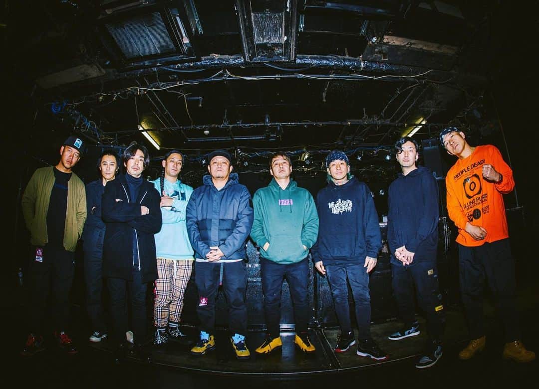 KAI_SHiNEのインスタグラム：「ライブハウスでのMIGHTY CROWN👑  またスゲー仕込みが飛び出してましたが、俺以外にもクラわされた方も多いんじゃないでしょうか😁 こんな2マンやる日がくるなんて、やっぱり音楽って面白い‼︎🔥 飛び入り来てくれたLEEくん含め、改めてThanxxxでした‼︎﻿🙏🙏🙏✨﻿ 神奈川最高‼︎🤘🤘🤘 pix by @ryuichioshiro  #山嵐 #mightycrown #chosenlee  #極音tour #2man #livehouse #live #life #vibe #tour #journey #yamaarashi #﻿mixture #bandlife  #感謝 #jp」