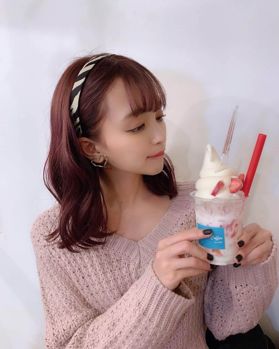 郡司英里沙（えりちょす）のインスタグラム：「﻿ ﻿ ﻿ ﻿  栗田先生のいちごをお借りしました。﻿ ﻿ 本当はマンゴーを飲みました。﻿ ﻿ ﻿ ﻿ ﻿ ﻿ ﻿ ﻿ #郡司服 #郡司英里沙 #pimms #ピムス #ぴむす﻿ #ストリート系女子﻿ #ストリートファッション﻿ #japaneseidol #idol #model #selfie ﻿ #kawaii #instagood #followme #me﻿ #팔로우 #셀피 #셀스타그램 #멋스타그램 #코디」