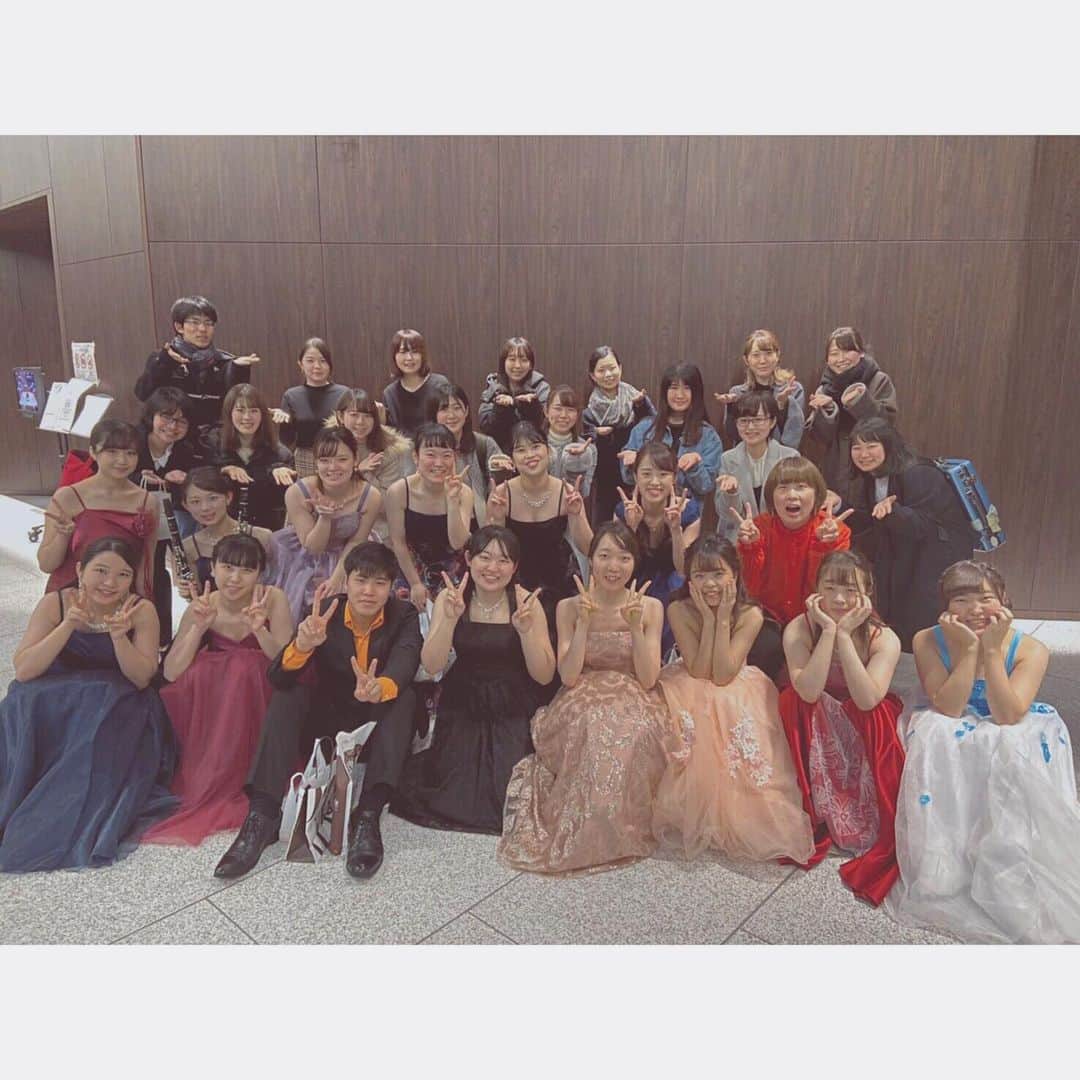 EbataNana さんのインスタグラム写真 - (EbataNana Instagram)「. . #1217 卒業試験💐 . 13年間のクラリネット人生の中でおそらく1番緊張して1番悩んで1番楽しかった本番でした 反省点ばかりで納得がいく演奏ができたとは言えないけど(一生わすれない爆速フランセ)、「私が難曲に挑戦できるまでになったんだよ」って、謎に急に進路変えて音大を目指し始めた高3の自分に教えてあげたいな〜 (高2まで早慶めざして塾三昧でした。自慢です。過去の栄光なんで許してください。今はなんにもできません) . これまで支えてくださった方々、先輩方、同期のみんな、後輩のみんな、すべての方々に感謝したいです。これからもどんな形であれクラリネットと生きていきたいなあ . #tcm #clarinet #dress . ✴︎ sp.thx p.1 p.3 @shun_0527  p.2 @oa_abcc」12月21日 0時58分 - 7pon_