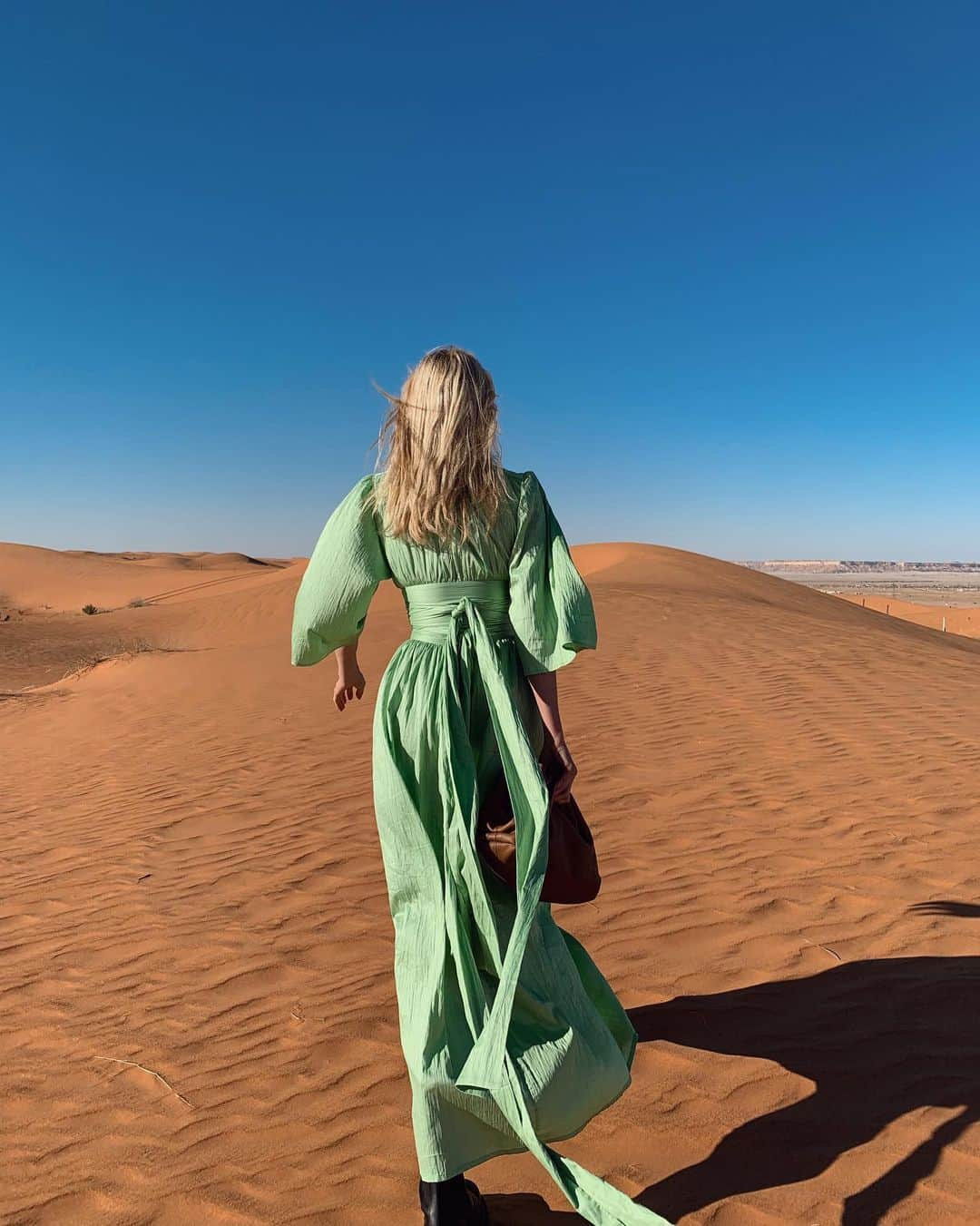 エルザ・ホスクさんのインスタグラム写真 - (エルザ・ホスクInstagram)「Desert sundown ☀️✨」12月21日 0時59分 - hoskelsa