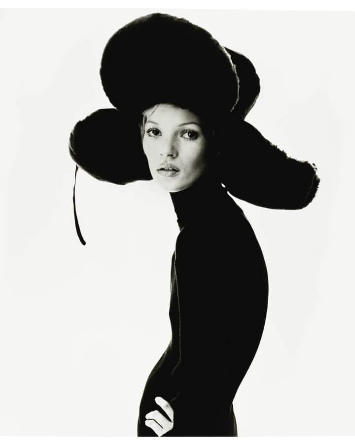 オーレリービダマンのインスタグラム：「Ready for Christmas holidays 🎄 phot: Steven Klein, 1993 #inspiration #kattmoss #aureliebidermann」
