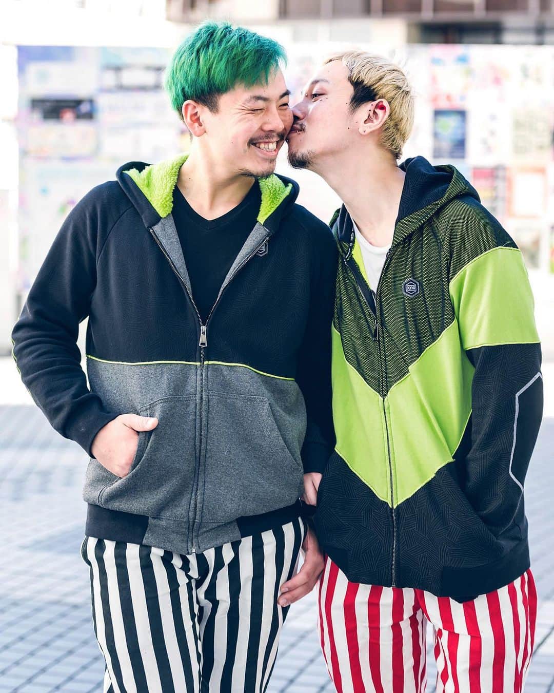 Harajuku Japanさんのインスタグラム写真 - (Harajuku JapanInstagram)「Japanese boylesque dancers Kazushi (@kazuxgen) and Genchan (@gen_chan_) - they run the Shinjuku parfait cafe @RoyToSilo together - on the street in Tokyo wearing matching looks with items from Dolly Noire, Cookman, Polo Ralph Lauren, Adidas, and Anatometal.」12月21日 1時17分 - tokyofashion