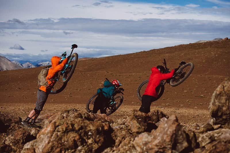 Shimanoさんのインスタグラム写真 - (ShimanoInstagram)「Day 4 of Return to Earth Week. The bike expedition to Patagonia was about disconnecting from technology in order to reconnect with one another. The athletes and crew worked hard; hike-a-biking up countless slopes, battling fierce winds and traversing many miles of Patagonian highlands, but the intrinsic reward was more than worth it. “Being in this setting, free of life's distractions and so many divisions of our attention... You feel super connected. It's easy. It feels natural." —@mattyhunter 📸: @margusriga // #ReturnToEarth #ShimanoMTB #Patagonia」12月21日 1時32分 - rideshimano