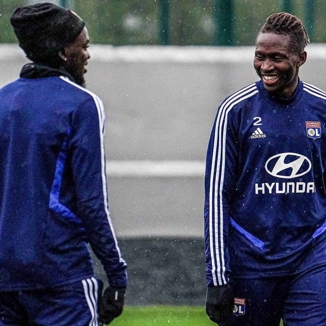 マプ・ヤンガ＝ムビワのインスタグラム：「⚽️😃 Dans le groupe pour le dernier match de l’année 2019 avec mon @bertrandtraore10 👊🏿 #training #work #ol」