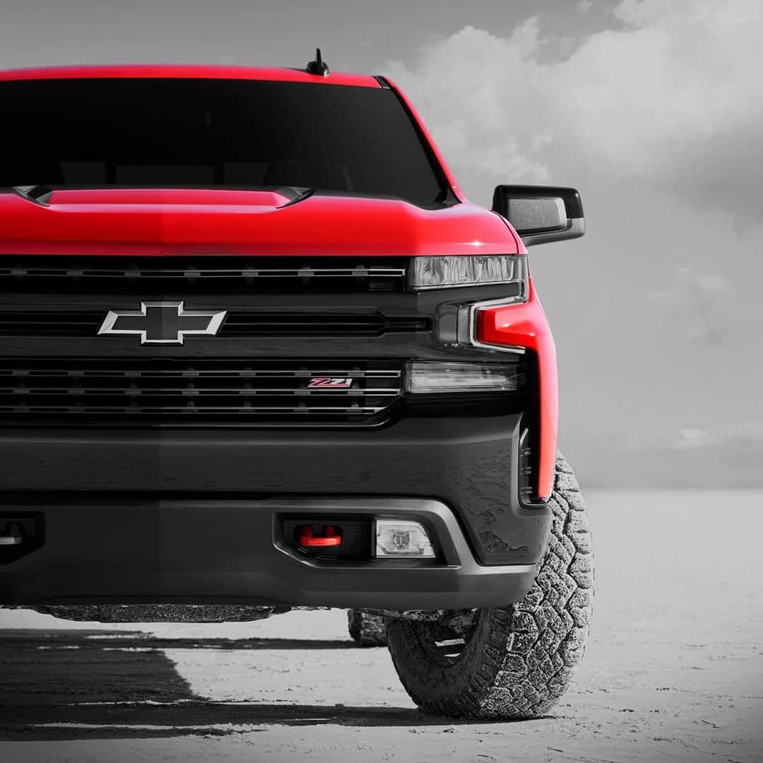シボレーのインスタグラム：「Wrap your phone wallpaper with the strongest, most advanced #Silverado ever. Check out our story for more.」