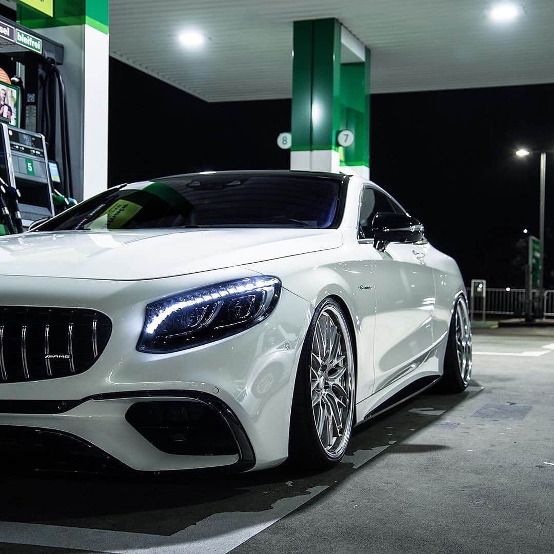 CarsWithoutLimitsさんのインスタグラム写真 - (CarsWithoutLimitsInstagram)「Smooth S63 AMG  Photo @srs_swissrichstreets  #carswithoutlimits #mercedesamg #s63 #amg #s63amg」12月21日 1時53分 - carswithoutlimits
