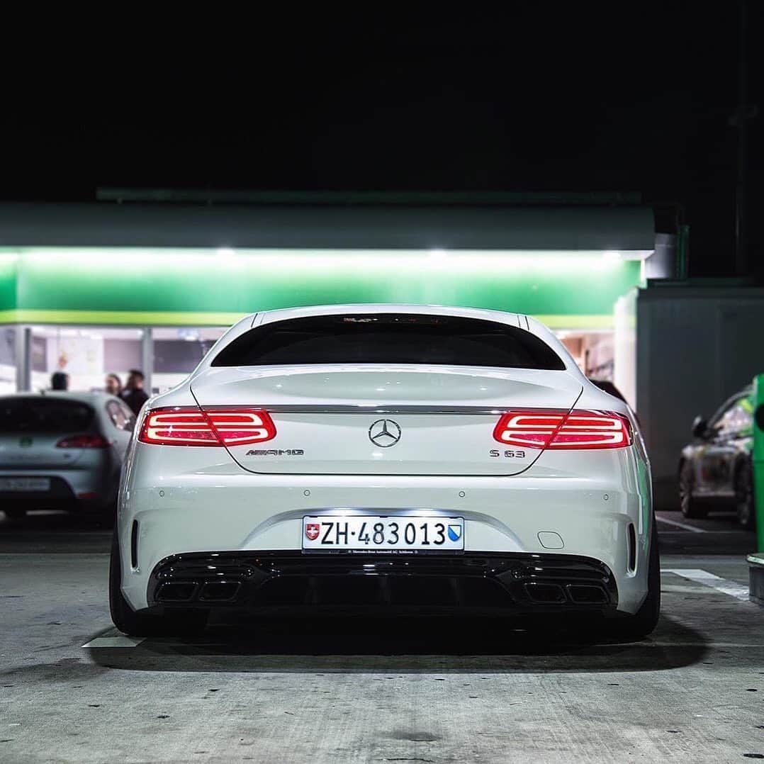 CarsWithoutLimitsさんのインスタグラム写真 - (CarsWithoutLimitsInstagram)「Smooth S63 AMG  Photo @srs_swissrichstreets  #carswithoutlimits #mercedesamg #s63 #amg #s63amg」12月21日 1時53分 - carswithoutlimits
