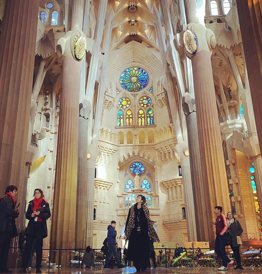 西山茉希さんのインスタグラム写真 - (西山茉希Instagram)「いっぱい浴びた。 いっぱい抱きしめた。 さぁ、帰ろっ⭐︎⭐︎⭐︎ #lough&peace #😊😁😊 待っててくれる人がいる。 ありがとうスペイン。 ありがとうバルセロナ。 またねっ❤️🇪🇸 #ありがとう」12月21日 1時59分 - maki.nshiyama50