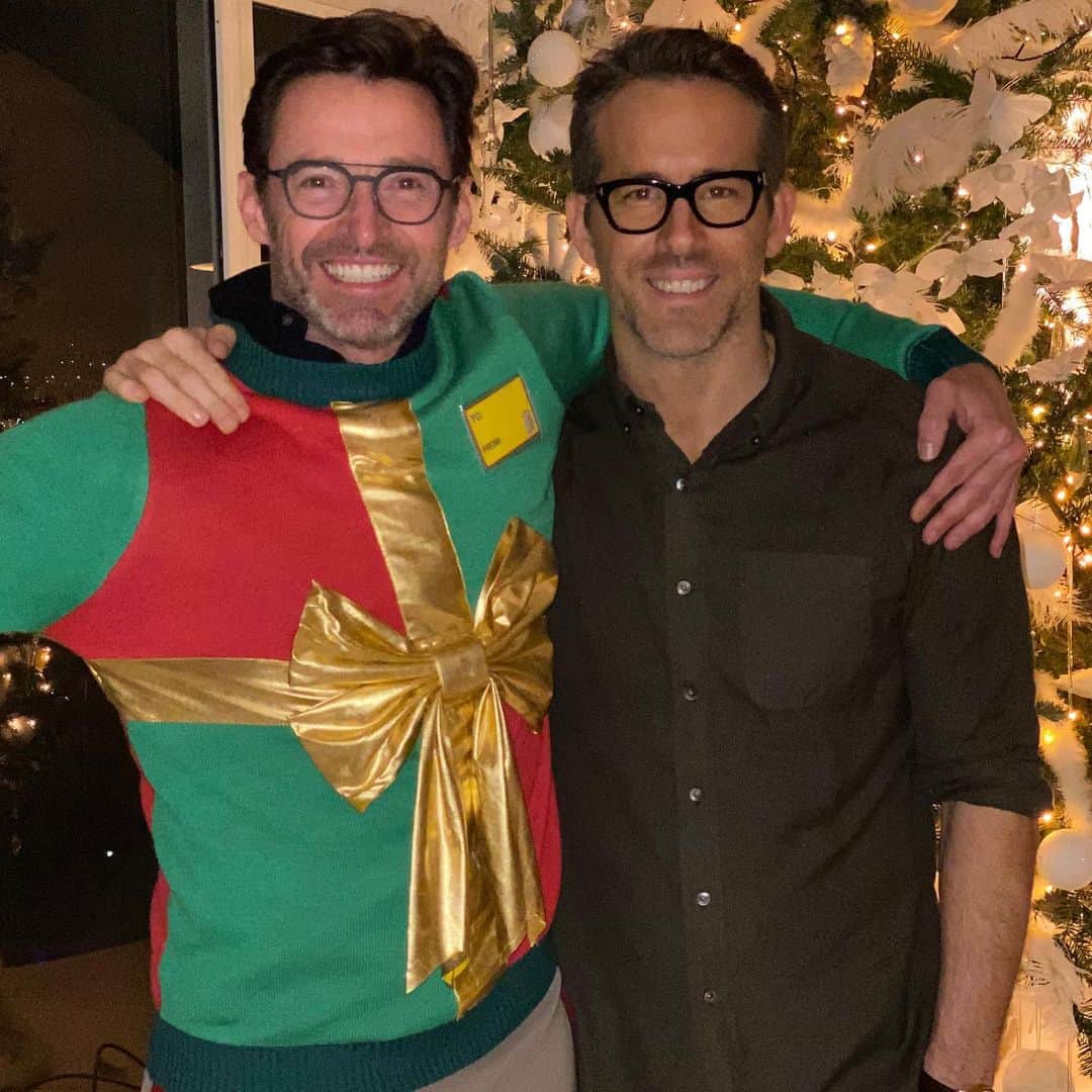 のインスタグラム：「I can’t believe I agreed to wear the matching underwear too. #thesweaterreturns」