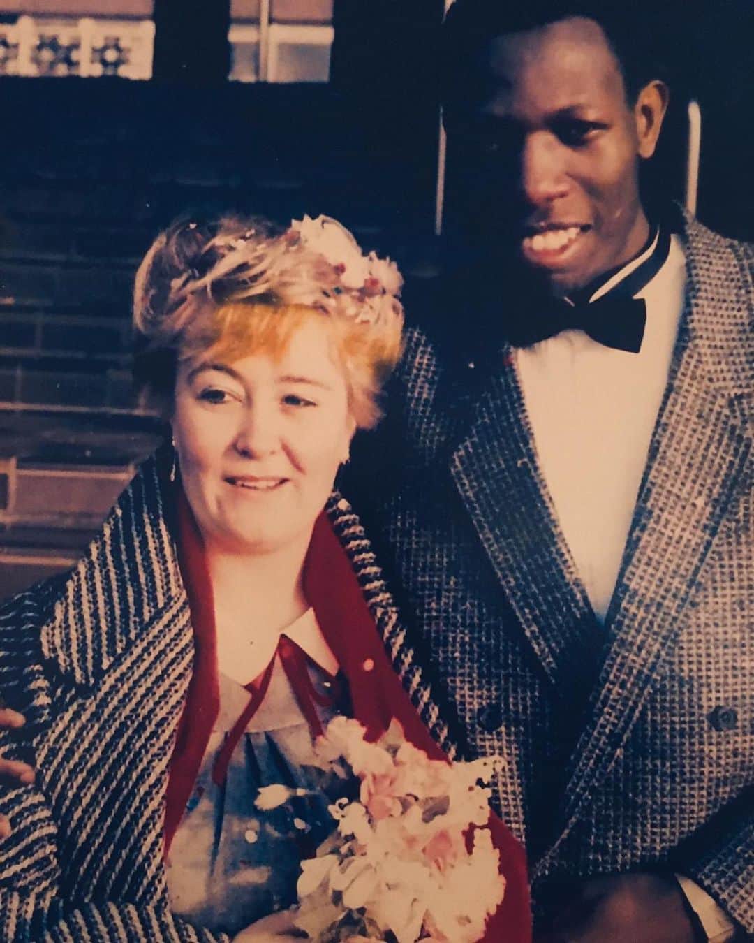 Emeli Sandéのインスタグラム：「33 years deep! Congratulations Mr and Mrs Sande xxx」