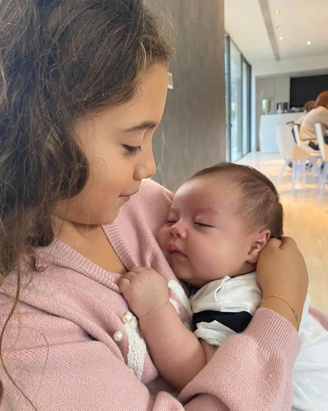 ハメス・ロドリゲスのインスタグラム：「“Los hijos son un regalo del señor “. Los amo con toda mi alma 😍.」