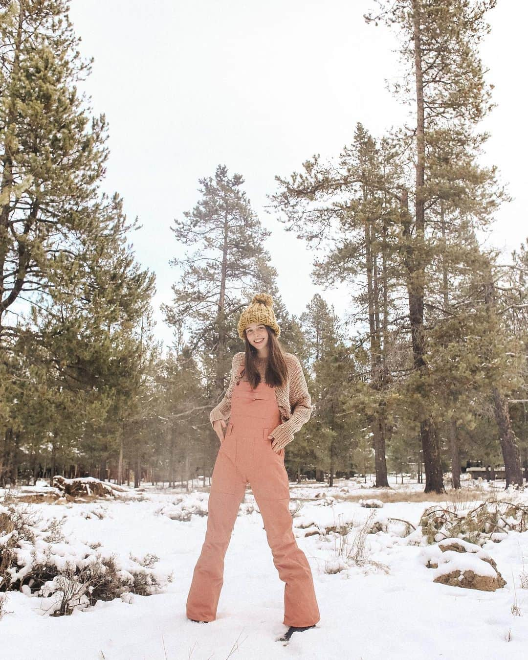 Acacia Brinleyさんのインスタグラム写真 - (Acacia BrinleyInstagram)「There’s NO business like SNOW business like no business I know! ❄️⛄️🌨🧡」12月21日 2時37分 - acaciakersey