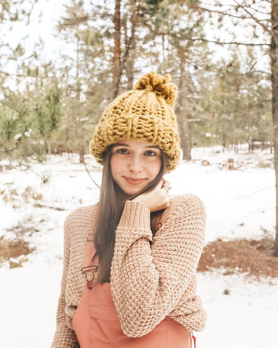 Acacia Brinleyさんのインスタグラム写真 - (Acacia BrinleyInstagram)「There’s NO business like SNOW business like no business I know! ❄️⛄️🌨🧡」12月21日 2時37分 - acaciakersey