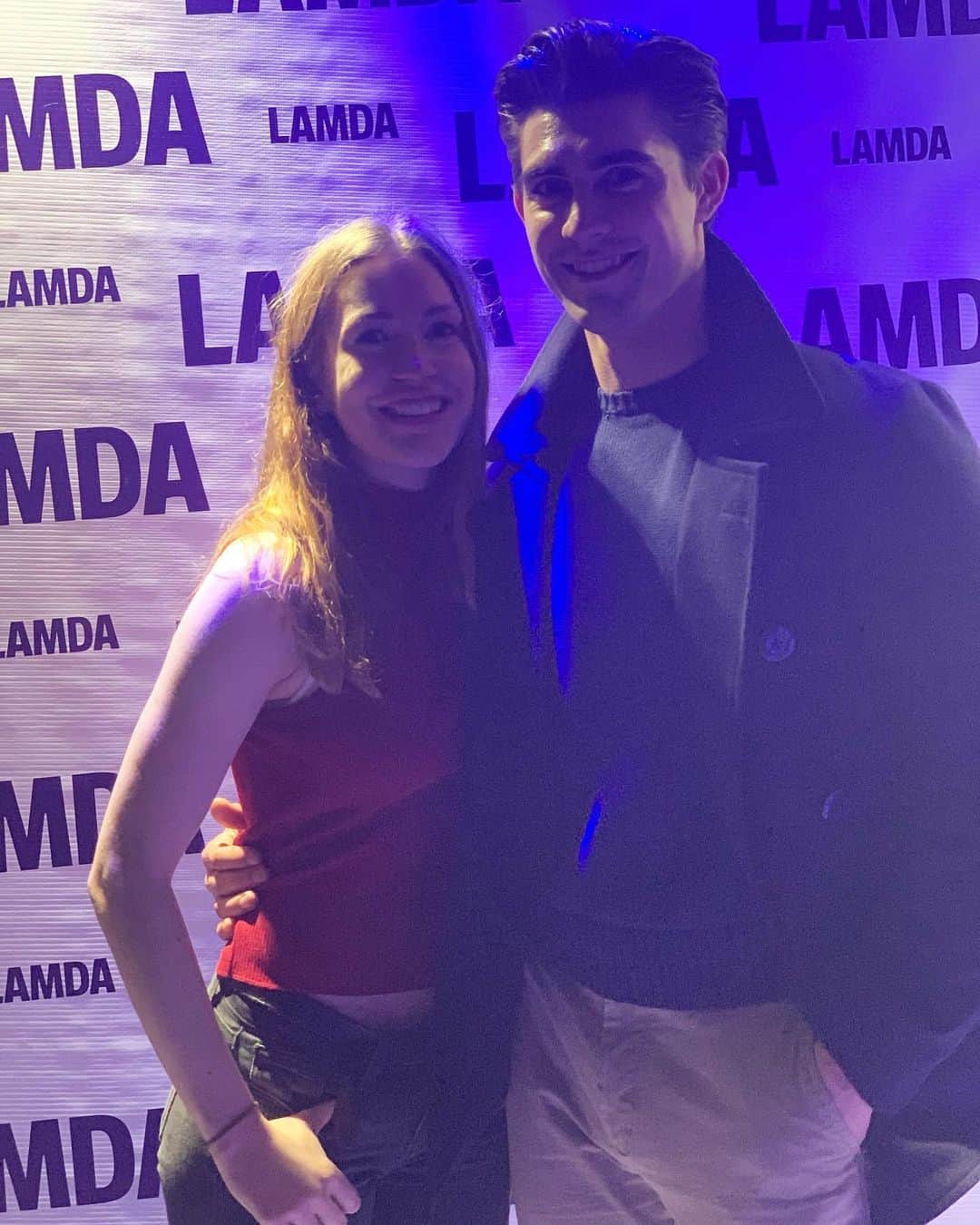 のインスタグラム：「Throwing back to the winter concert last week. I was flying from London 12 hours later... Excited to get back soon! Chicago is great, but I’m missing home.」
