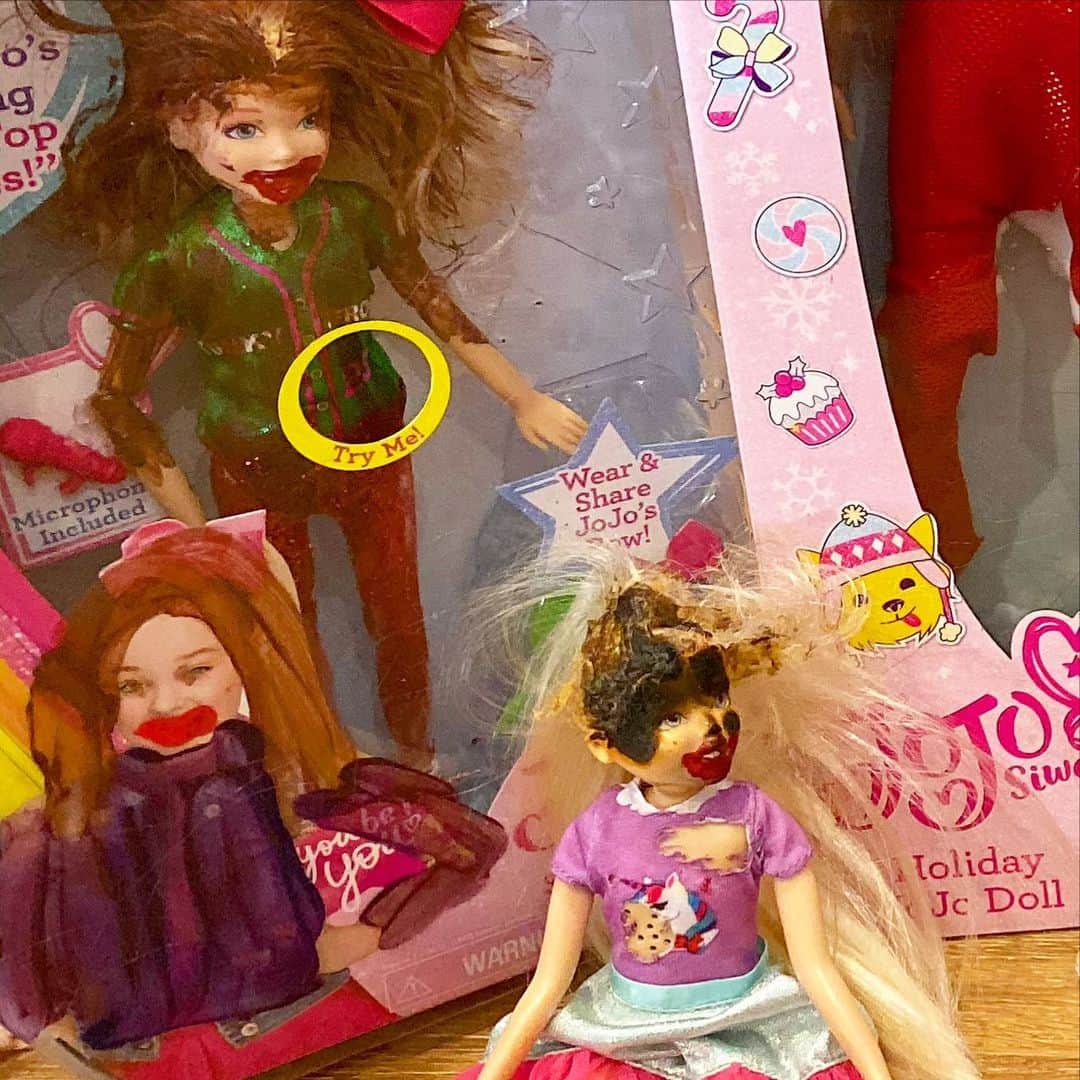 ミランダ・シングスさんのインスタグラム写真 - (ミランダ・シングスInstagram)「new video and i fixed all the jojo siwa dolls. go wach link in bio.」12月21日 3時38分 - mirandasingsofficial