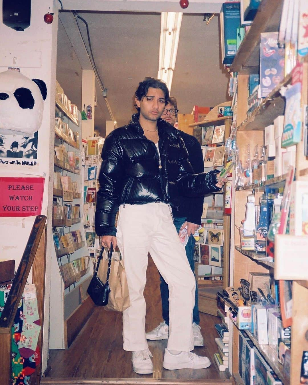 マーク・インデリカートさんのインスタグラム写真 - (マーク・インデリカートInstagram)「*likes books*」12月21日 4時05分 - markindelicato