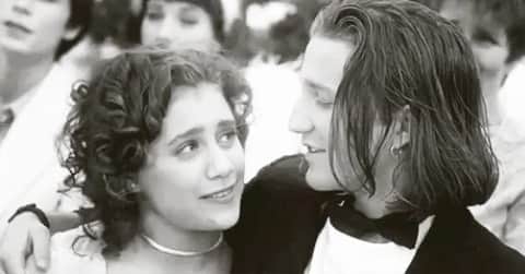 ブレッキン・メイヤーのインスタグラム：「10 years ago this magical, fantabulous angel left us WAY too early. She was so crazy talented and the sweetest lil fairy ya ever could meet. Full Disclosure: Travis kisses Tai on the head because Brit and I knew each other for years before Clueless and she was always like a lil sister to me. Missing Brit lots today. #BrittanyMurphy」